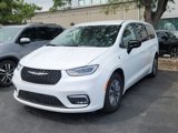 Used 2024 Chrysler Pacifica Select image 3