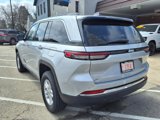 Used 2024 Jeep Grand Cherokee Laredo image 3