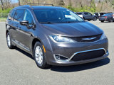 Used 2019 Chrysler Pacifica Touring-L image 2