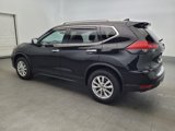 Used 2017 Nissan Rogue SV image 3