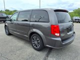 Used 2017 Dodge Grand Caravan SE image 3