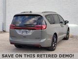 New 2025 Chrysler Pacifica Limited w/ Uconnect Theater Family Group image 4