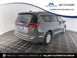 Used 2021 Chrysler Pacifica Touring-L image 6