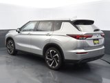 Used 2022 Mitsubishi Outlander ES image 2