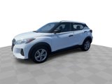 Used 2023 Nissan Kicks S image 4