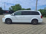 Used 2017 Dodge Grand Caravan SXT image 2