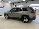 Used 2017 Jeep Cherokee Limited image 3