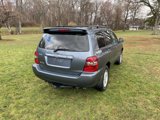 Used 2005 Toyota Highlander 4WD V6 w/ 3rd Row image 4