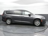 Used 2023 Chrysler Pacifica Touring-L image 5