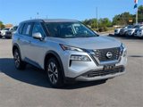 Used 2022 Nissan Rogue SV image 2