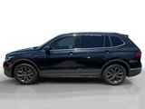 Used 2022 Volkswagen Tiguan SE image 2
