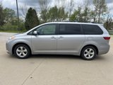 Used 2017 Toyota Sienna LE image 2
