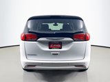 Used 2017 Chrysler Pacifica Touring image 4