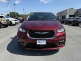 Used 2023 Chrysler Pacifica Touring-L w/ Uconnect Theater Family Group image 3