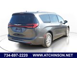 Used 2022 Chrysler Pacifica Touring-L image 3