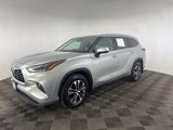 Used 2021 Toyota Highlander XLE image 3