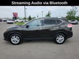 Used 2016 Nissan Rogue SV image 2