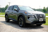 Used 2024 Nissan Rogue SV image 4