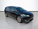 Used 2017 Chrysler Pacifica Platinum image 3