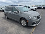 Used 2022 Chrysler Pacifica Touring-L image 3