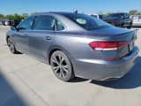 Used 2021 Volkswagen Passat 2.0T SE image 3