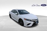 Used 2020 Toyota Camry SE w/ Sunroof Package image 4
