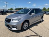 Used 2021 Chrysler Pacifica Touring-L image 3