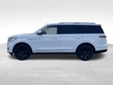 Used 2022 Lincoln Navigator Reserve image 2