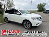 Used 2016 Nissan Pathfinder Platinum image 2