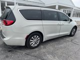 Used 2017 Chrysler Pacifica Touring-L image 3