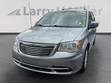 Used 2016 Chrysler Town & Country Touring image 3