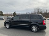 Used 2015 Chrysler Town & Country Touring image 4