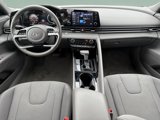 Used 2022 Hyundai Elantra SEL w/ Convenience Package image 2