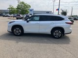 Used 2023 Toyota Highlander XLE image 5