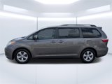 Used 2017 Toyota Sienna LE image 2