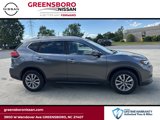 Used 2017 Nissan Rogue SV w/ SV Premium Package image 2
