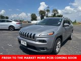 Used 2017 Jeep Cherokee Latitude image 2