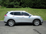 Used 2015 Nissan Rogue SV image 2