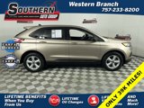 Used 2020 Ford Edge SE image 1