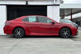 Used 2022 Toyota Camry SE image 3
