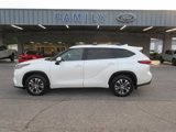 Used 2021 Toyota Highlander XLE image 2