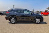 Used 2018 Nissan Rogue SV image 3