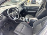 Used 2020 Nissan Rogue SV image 2