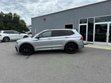 Used 2022 Volkswagen Tiguan SE R-Line image 2