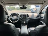 Used 2023 Jeep Cherokee Altitude Lux image 3