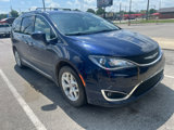 Used 2018 Chrysler Pacifica Touring-L w/ Tire & Wheel Group image 2