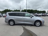 Used 2020 Chrysler Pacifica Touring w/ Advanced Safetytec Group image 4