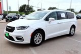 Used 2021 Chrysler Pacifica Touring-L image 3