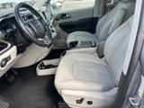 Used 2021 Chrysler Pacifica Touring-L image 5