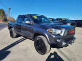 Used 2017 Toyota Tacoma TRD Sport image 5